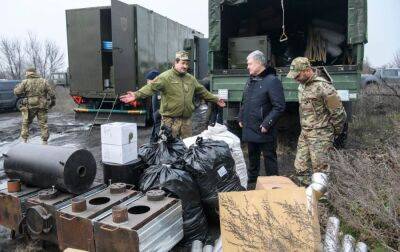 Петро Порошенко - Порошенко привіз допомогу артилеристам під Бахмут - rbc.ua - Україна