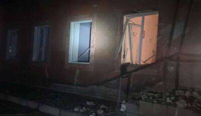 Окупанти завдали удару по пологовому відділенню лікарні в Херсоні (фото) - lenta.ua - Украина - місто Херсон