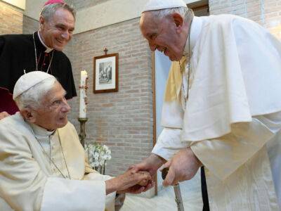 Франциск - Бенедикт XVI (Xvi) - Папа Франциск призвал молиться за своего предшественника Бенедикта - unn.com.ua - Украина - Киев - Ватикан