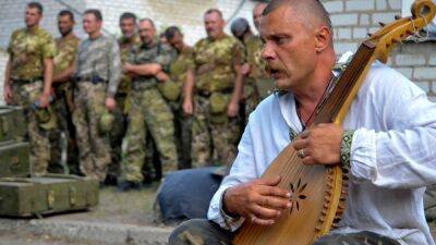 В Крыму арестовали жителей села, слушавших украинские песни - svoboda.org - Россия - Крым