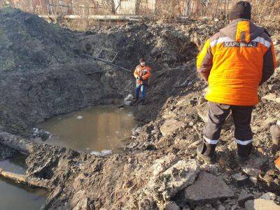 Харьковские газовики показали огромные воронки от вражеских ударов (фото) - objectiv.tv - Россия - Купянск