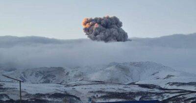 Вулкан Эбеко на Курилах выбросил пепел на высоту до 3 км (фото) - focus.ua - Россия - Украина - Курильск - Сахалинская обл. - Северо-Курильск