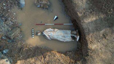 У стародавньому місті Айзаной виявлено велику римську статую (Фото) - lenta.ua - Украина