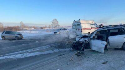 На трассе в Новосибирской области столкнулись две «Тойоты», один человек погиб, один пострадал - usedcars.ru - Новосибирск - Барнаул - Новосибирская обл.