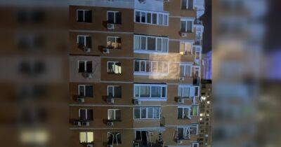 В многоэтажке Киева прогремел мощный взрыв: несколько квартир остались без стекол (фото) - focus.ua - Украина - Киев - Одесса - район Киева