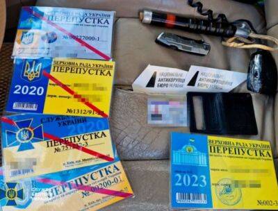 На Київщині штампували «липові» перепустки в ОП та Раду - lenta.ua - Украина