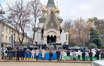 Элеонора Митрофанова - Протестующие заблокировали храм в Болгарии, куда приехала российский посол - charter97.org - Москва - Россия - Украина - Белоруссия - Болгария