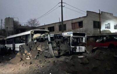 Окупанти вночі вдарили по транспортній базі у Миколаєві: згоріли автобуси - rbc.ua - Україна - місто Миколаїв