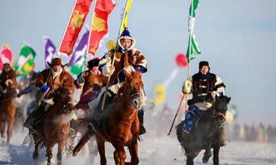 На центральной площади Улан-Батора собрались протестующие на конях - obzor.lt - Китай - Монголия - Улан-Батор