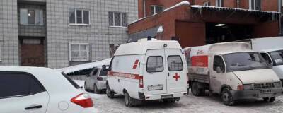 В Новосибирске водитель такси сбил пенсионерку и скрылся - runews24.ru - Новосибирск