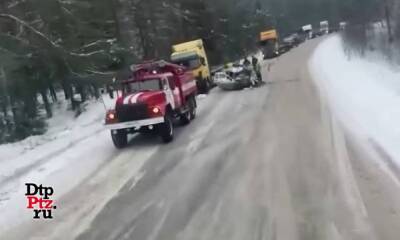 Появилось видео с места смертельной аварии, где погиб молодой водитель - gubdaily.ru - Петрозаводск - Скончался