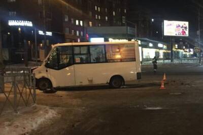Пятеро пострадали в аварии с маршруткой в центре Новосибирска - tayga.info - Новосибирск