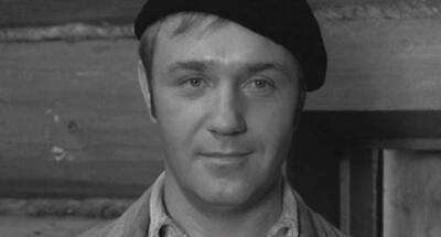 Леонид Куравлев - Марина Вебер - Венчик и грамота с молитвой: Что положили в гроб к Леониду Куравлеву - actualnews.org - Москва - Скончался