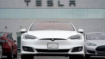 Tesla отзывает 54 тысячи электромобилей - vesti.ru - США - Reuters