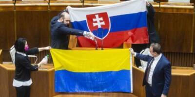Иван Корчок - Дмитрий Кулеба - Украина требует официальных извинений и угрожает ответом из-за инцидента с флагом в Словакии - ruposters.ru - Украина - Словакия