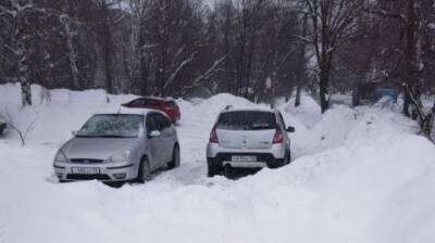 Автомобили заняли тротуар у колледжа на ул. Аустрина - penzainform.ru - Пенза