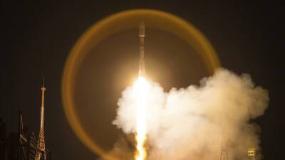 В «Роскосмосе» сообщили о выводе на орбиту 34 спутников британской компании OneWeb - russian.rt.com - Россия - Англия - Французская Гвиана