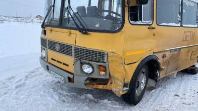 Школьный автобус и легковушка под управлением 22-летней девушки попали в ДТП в Башкирии - ufacitynews.ru - Башкирия - район Чишминский