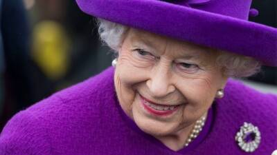 Елизавета II - принцесса Евгения - Джон Бруксбэнк - Правнук Елизаветы II отметил первый день рождения - 5-tv.ru - Англия - Швейцария - Великобритания