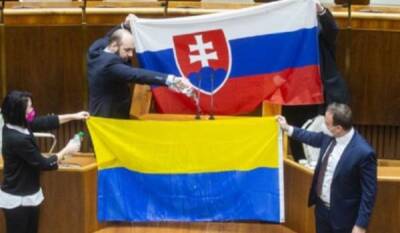 Иван Корчок - Дмитрий Кулеба - Украина требует официальных извинений и угрожает ответом из-за инцидента с флагом в Словакии - russ-news.org - Украина - Словакия