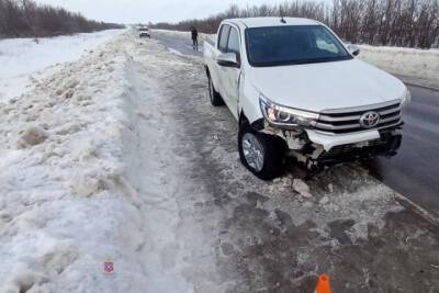 На севере Волгоградской области иномарка влетела в снежный вал - volg.mk.ru - Россия - Волгоградская обл. - Жирновск