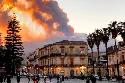 Извержение вулкана Этна на Сицилии, насколько серьезные последствия, прекратилась ли активность - pravda-tv.ru - Италия