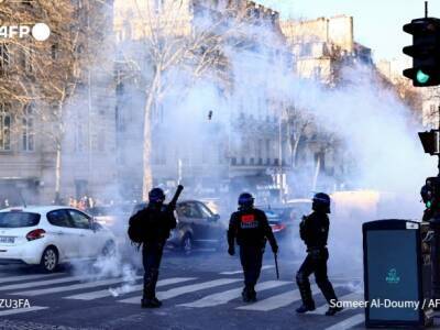 Слезоточивый газ и штрафы: в Париже полиция разгоняет митингующих - unn.com.ua - Украина - Киев - Австралия - Франция - Париж - Канада - Новая Зеландия - Голландия - Брюссель - Протесты
