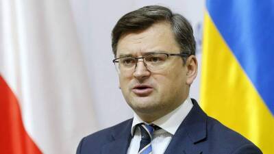 Лиз Трасс - Дмитрий Кулеба - Кулеба назвал отключение РФ от SWIFT «атомной бомбой» для ее экономики - iz.ru - Россия - США - Украина - Англия - Израиль - county Swift