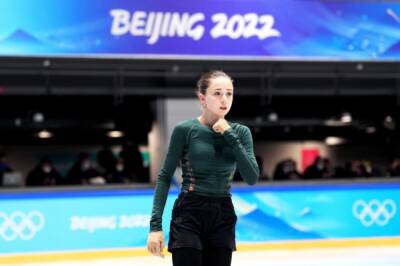 Камила Валиева - Анна Щербакова - Александра Трусова - Валиева вышла на тренировку перед соревнованиями одиночниц на Олимпиаде - aif.ru - Россия - Пекин