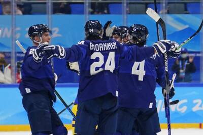 Харри Песонен - Финские хоккеисты одержали волевую победу над шведами на Олимпиаде - mk.ru - Швеция - Финляндия - Пекин
