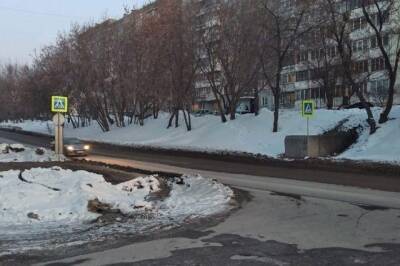 В Новосибирске пешеходный переход ведет из теплотрассы в бетонный блок - sib.fm - Новосибирск