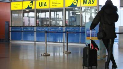 Американские и европейские авиакомпании отменяют рейсы на Украину - vesti.ru - Украина - Киев - Германия - Варшава - Одесса - Познань