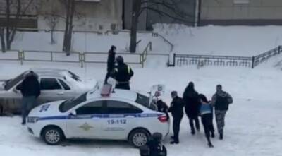 Валерий Горелых - Полицейские два часа уговаривали сдаться мужчину, который застрелил жену под Екатеринбургом - Русская семерка - russian7.ru - Россия - Екатеринбург - Свердловская обл. - Среднеуральск