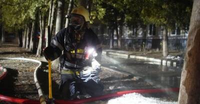 В Киеве всю ночь спасатели ликвидировали пожар в гимназии восточных языков - kp.ua - Украина - Киев - Франция - район Святошинский