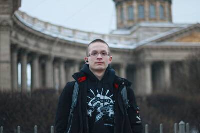 Никита Уваров - В Петербурге задержали журналиста-активиста за плакат против дела Minecraft - znak.com - Россия - Санкт-Петербург - Канск