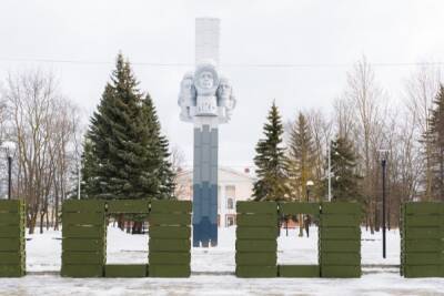 В Рыбинске создали монумент из деревянных ящиков - yar.mk.ru - Рыбинск