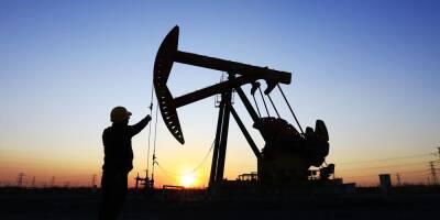 Bloomberg: мировую экономику ждет двойной удар из-за нефти по $100 - ruposters.ru - США - Лондон