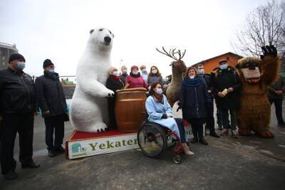 175 жителей Екатеринбурга скормили сурикатам тараканов с именами своих бывших - znak.com - Екатеринбург