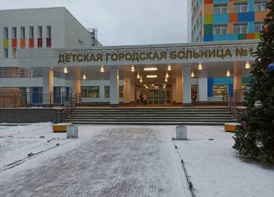 Шестилетняя девочка получила ожог лица во время промывания уха в кинике Петербурга - province.ru - Санкт-Петербург