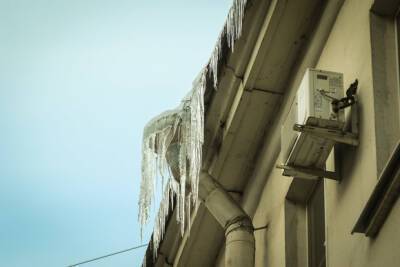 В центре Петербурга на женщину упала глыба льда - rosbalt.ru - Санкт-Петербург - район Центральный