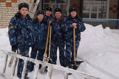 Сотрудники одной из ивановских исправительных колоний подключились к уборке снега в детском саду - mkivanovo.ru