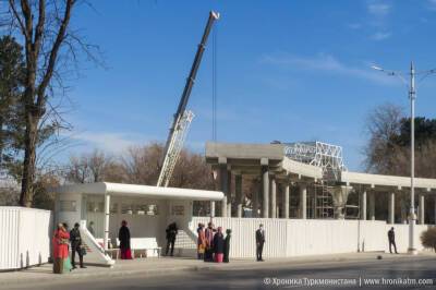 Гурбангулы Бердымухамедов - В Ашхабаде готовятся к реновации домов у строящегося парка «Ташкент». Жильцам приказали снять решетки с окон - hronikatm.com - Туркмения - Ташкент - Ашхабад