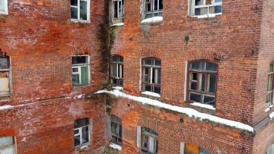 Юрий Никулин - Жители дома в Яхроме вынуждены жить в аварийных квартирах - tvc.ru