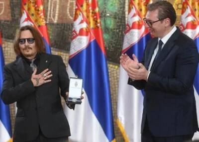 Джон Депп - Милош Бикович - Президент Сербии вручил Джонни Деппу золотую медаль - eadaily.com - Россия - Сербия