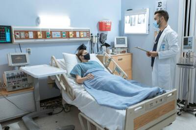 Более 600 пациентов с COVID-19 справляются с болезнью в реанимации Петербурга - spb.mk.ru - Санкт-Петербург