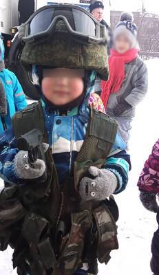 В Нижнем Тагиле детсадовцам раздали оружие и покатали в автозаке - nakanune.ru - Екатеринбург