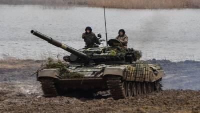 Украинские военные перебросили десятки танков на направление возможного удара в ЛНР - anna-news.info - Украина - ЛНР - Донбасс