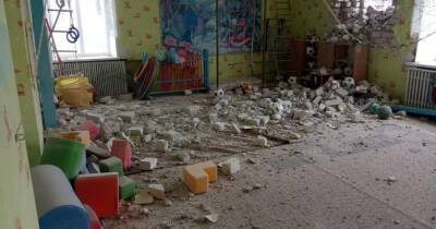 Боевики обстреляли Станицу Луганскую: снаряд попал в детский сад (ФОТО) - dsnews.ua - Украина - станица Луганская - Донбасс