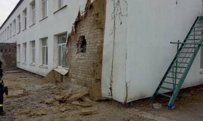 Снаряд попал в детский сад в Станице Луганской, есть пострадавшие - capital.ua - Украина - Луганская обл. - станица Луганская