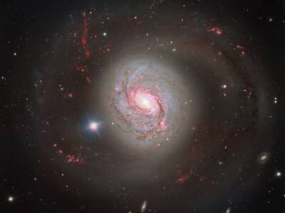 Наблюдения черной дыры в галактике М77 подтверждают созданную 30 лет назад теорию - polit.ru